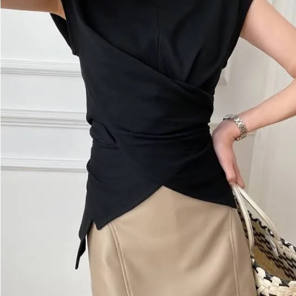 Black Sleeveless Top